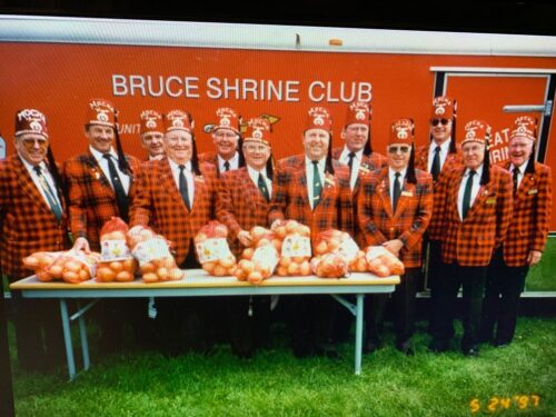 This image has an empty alt attribute; its file name is Group-Pic-Onions-e1619623724198.jpg